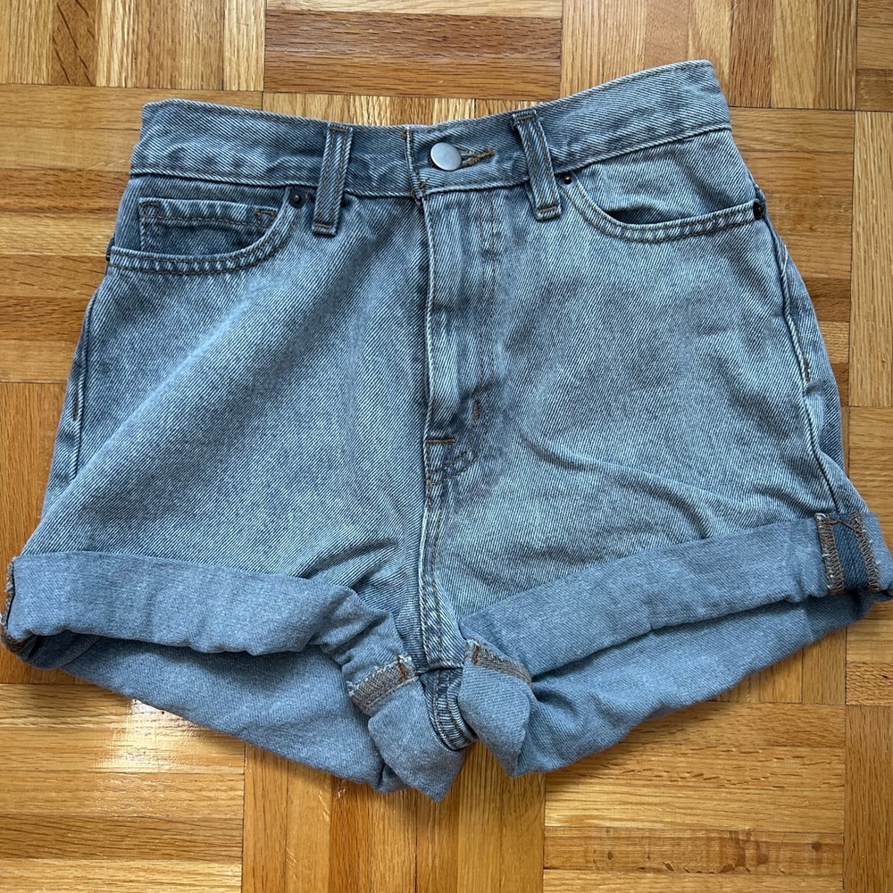 Urban outfiters mom short, size 24